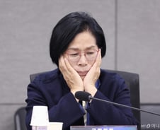 국힘 "이진숙, 최민희 딸 혼사 '화환' 보내달라 연락받아"…방미통위 "연락 안왔다"