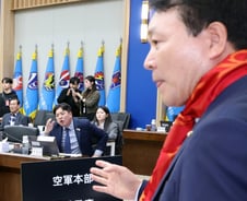 특검의 오산기지 압수수색 두고 '막말'…공군 오폭사고엔 "국민에 폭탄"