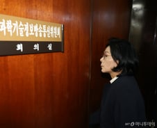 국민의힘, 'MBC 보도본부장 퇴장' 최민희 고발…"보도의 자유에 위배"