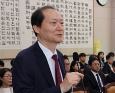 '계엄 당시 안가 회동 의혹' 이완규 전 법제처장, 증인 선서 거부