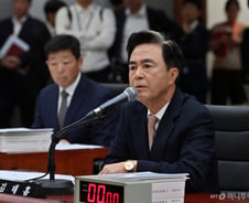 "오만한 자세" vs "싸우러 왔냐"…與-김태흠, 고성 신경전