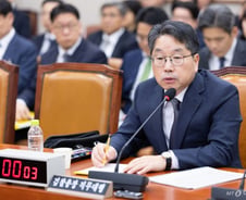 검찰총장 대행 "보완수사는 국민 위한 2차 방어선"…여당 "수사권 유지 의도"