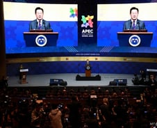 '역대 최대' CEO 서밋, 이재명·트럼프 총출동…기업인 공 치켜세웠다
