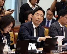 與이정헌 "디지털 취약계층 예산, 삭감 후 제자리…좀 늘려야"