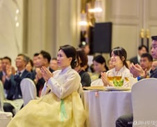 김혜경 여사 'APEC 기념 한복패션쇼' 관람…'갓' 패션 소개