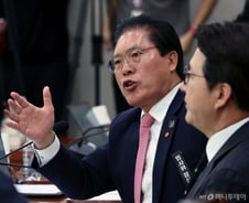 송석준 "헌법재판소 이중국적자 자료 내라"…'尹 탄핵' 음모론 때문?