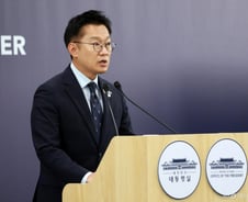 [속보]대통령실, 트럼프 '핵 잠수함' 승인에 "환영, 주도적 역할 확대에 기여할 것"