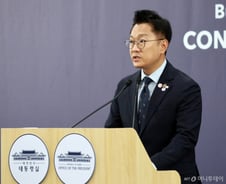 [속보]트럼프, 이재명 대통령 '선물' "에어포스원에 싣고 가겠다"