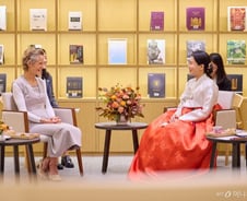 김혜경 여사, 캐나다 총리 부인과 환담…"친구 만난 것 같다"