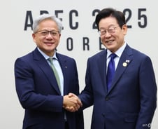 젠슨 황 만난 이재명 대통령 "엔비디아 투자에 정부도 전폭 지원"