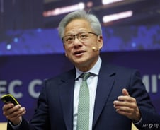 젠슨 황 "삼성전자·SK하이닉스와 'HBM97'까지 파트너십 이어갈 것"