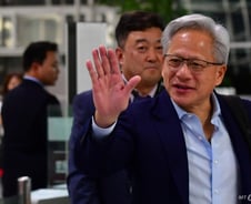 '치맥'부터 '빼빼로'까지…짧지만 강했던 젠슨 황의 '1박2일'