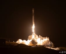 軍정찰위성 5호기, 목표궤도 진입 성공…2시간 뒤 교신하면 '임무 성공'