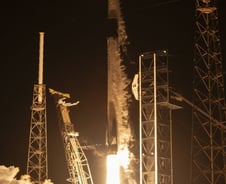 軍정찰위성 5호기, 우주서 지상국과 교신 성공…목표궤도 정상 투입