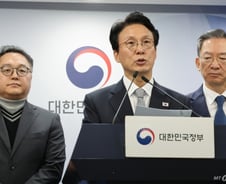 정부, 론스타에 4천억 안 주고 되려 73억 받는다…'ISDS 판정 취소' 승소