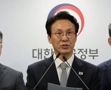 "론스타 판정 엎기 어렵다" 다 깨진 전망…'적법 절차' 공격 먹혔다