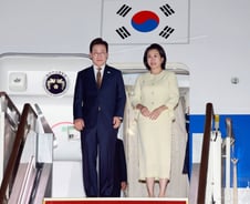 이재명 대통령, '아랍의 맹주' 이집트로 출국…UAE 전투기 호위