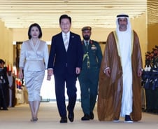 이재명 대통령, 전투기 호위 받으며 UAE 출발···이집트 일정 '스타트'