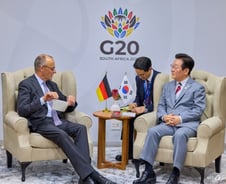 이재명 대통령, 獨 총리 만나 "우리 방산기업, 독일과 협력 심화에 관심 커"