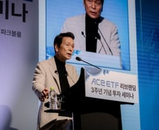 "AI버블 상관없다, 테크 장투만 한다면"...22조 끌어모은 'ETF 아버지' 조언