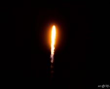 누리호, 어둠 뚫고 우주로...발사 15분만에 위성 13기 분리 성공