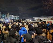 "계엄 후 '정서적 내전'에 지쳐"…국회 달려간 청년의 토로