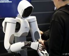 4.5일 근무제 기대감 '코스닥 로봇주' AI 랠리 이어받았다