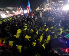 "오늘이 마지막일 수도"…한강 소설 읽다 국회 간 대학생