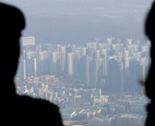 미세먼지 40·50 남자에게 더 안 좋다...'보통' 때도 전립선암 위험↑