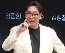 "조진웅, 뺨 때리고 발길질" 성인된 후에도 폭행?...배우·매니저도 폭로