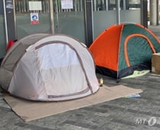 보호도 퇴거도 못한다…거리에 방치된 외국인 노숙인