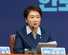 與일각 조진웅 감싸기에…이언주 "섣부른 옹호, 2차 가해 낳을 수 있어"