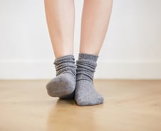 양말 이렇게 신지 마세요…세균 900만 마리 '바글바글'[1분 생활백서]