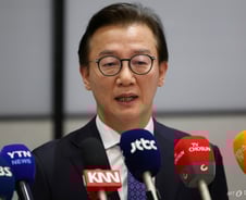 '통일교 의혹'에 전재수 '사퇴', 정동영 등 與전원 '부인'…野 "특검해야"