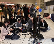 정치권 뒤흔든 통일교 게이트… 田·鄭 "금품수수 사실무근"