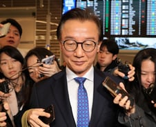 경찰, '통일교 금품 수수 의혹' 전재수 등 3명 출국금지…피의자 입건