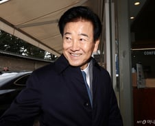 [속보]정동영 통일장관, 통일교 의혹 보도에 "허위사실, 정정보도 청구"