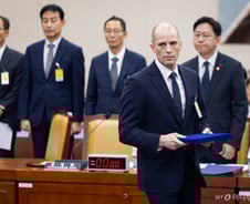 김범석 의장 빠진 '맹탕 청문회'...미국인 CEO "내가 한국 쿠팡 책임자"