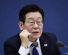 李-복지부 '한방 난임치료 건보 적용' 질답에 의사-한의사 '발끈', 왜