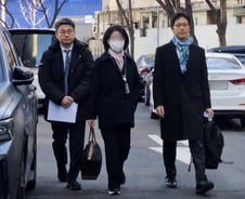 경찰, '통일교 정치권 로비 의혹' 한학자 전 비서실장 소환조사