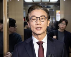 경찰, '통일교 금품 수수 의혹' 전재수 19일 소환 통보