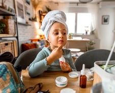 "엄마, 화장품 사줘" 어린이가 '안티에이징'...의사는 "위험해"[트민자]