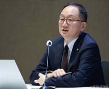 장용성 금통위원 "경제주체 자산가격 빠른 상승, 충격시 취약성 커져"