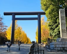 한일 경제협력의 선결과제는 '역사 문제'…야스쿠니 신사 가봤더니