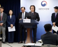 공정위 가맹본부에 칼빼들었지만.."규제보단 상생과 공생 필요"