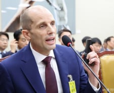 사실상 5000원 쿠폰 '띡'...쿠팡 대표 "1.7조 규모" 추가 보상 선 그었다