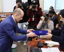 국정원 지시 두고 쿠팡 청문회서 정면충돌..진실 공방 격화