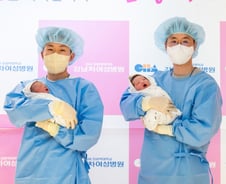 병오년 첫둥이 2명 동시 탄생…새해 시작 알린 '쨈이·도리'