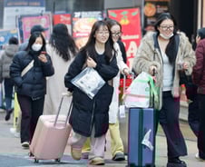 일본 대신 한국여행 늘었는데..."중국인 재방문은 줄 수도" 왜?