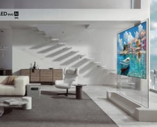 '연필 두께'로 보여준 기술 격차…LG, 13년 OLED TV 1위 굳힌다